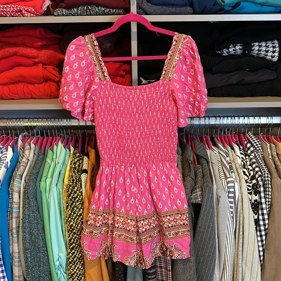 Angie pink/white print smocked back front twist 2 pocket romper size M NWT - Picture 3 of 3